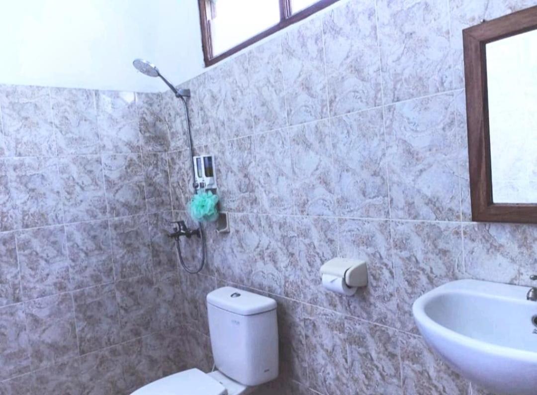 Green Palace Homestay Batununggul Extérieur photo