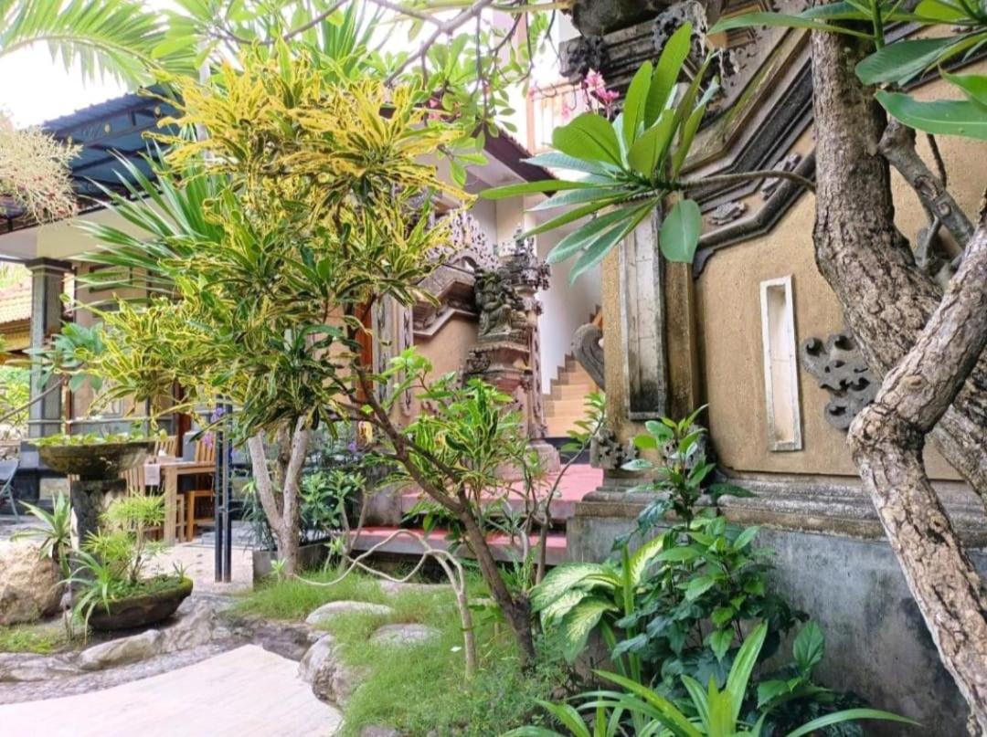 Green Palace Homestay Batununggul Extérieur photo