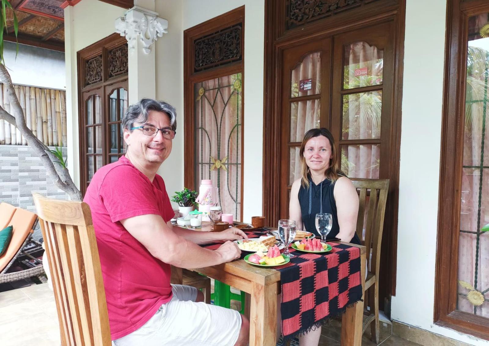 Green Palace Homestay Batununggul Extérieur photo