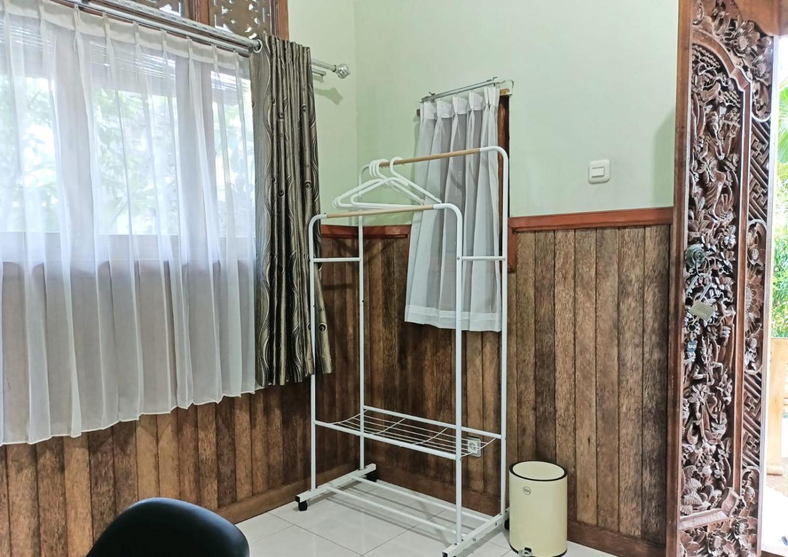 Green Palace Homestay Batununggul Extérieur photo